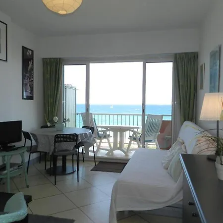 Avec Terrasse Et Parking Au Lavandou, Acces Direct - Fr-1-251-804